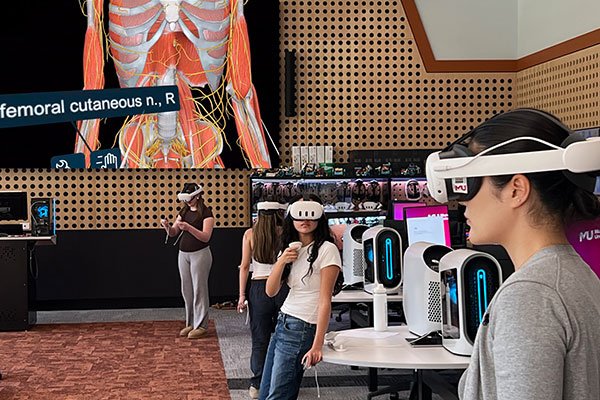 3DOrganon_Use_Cases_ Universities, hospitals and training institutions around the world, are using immersive technology to improve student understanding and enhance communication with patients.